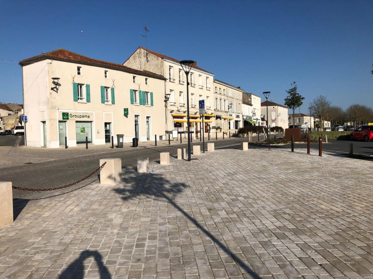 Charmante Maisonnette 2 Personnes Avec Wifi Surgères Buitenkant foto